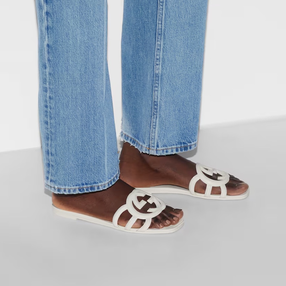 Gucci Women's Interlocking G slide sandal - Picture 2 of 8